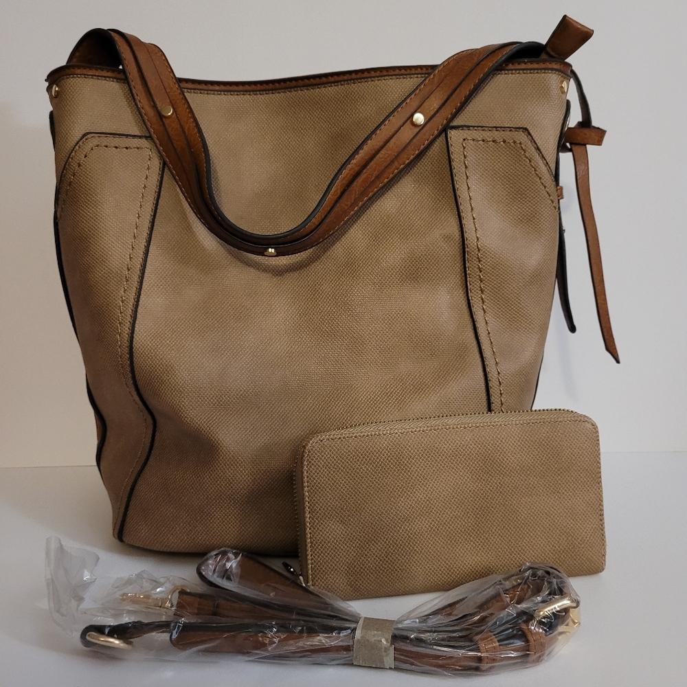 New W/O tags Bucket Bag with Matching Wallet